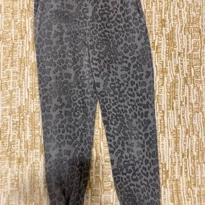 Sundry size 0 gray leopard jogger pants